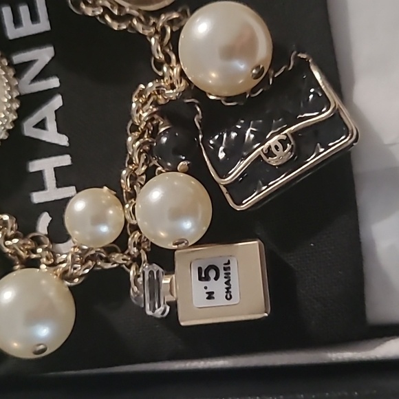 💯 AUTHENTIC LIMITED EDITION CHANEL CHARM BRACELET - Picture 3 of 7